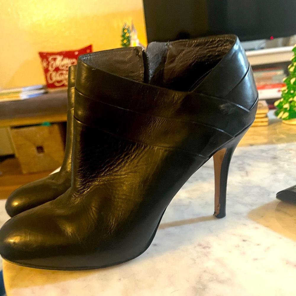 Via spiga leather bootie heels